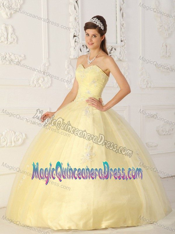Cute Sweetheart Light Yellow Floor-length Quinces Dresses with Appliques