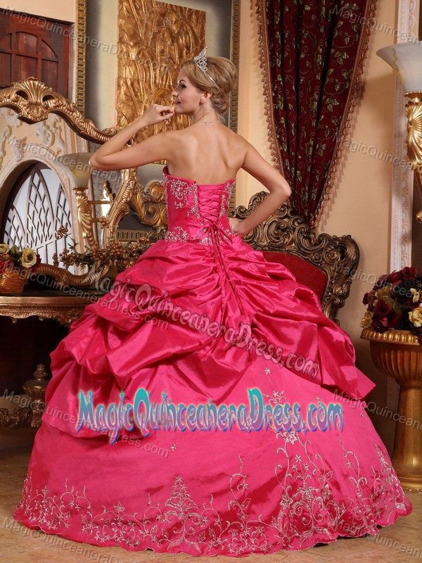 Sweetheart Coral Red Long Quinces Dresses with Pick-ups and Embroidery
