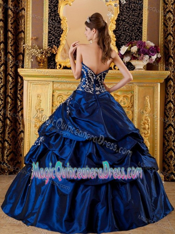 Appliqued Navy Blue Sweetheart Floor-length Sweet 15 Dresses with Pick-ups
