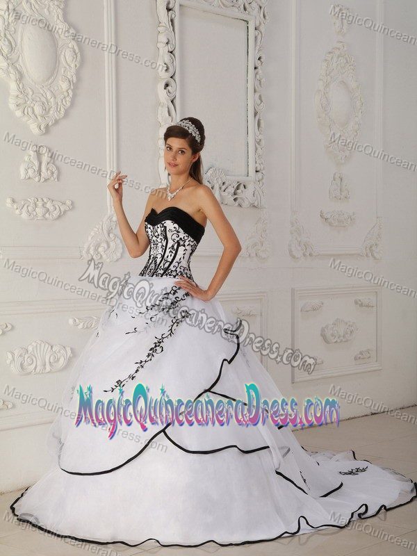 Sweetheart Floor-length White Sweet 16 Dress with Embroidery in Crivitz