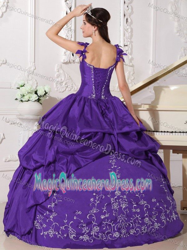 Elegant Purple Straps Floor-length Quince Dress with Embroidery in Colby
