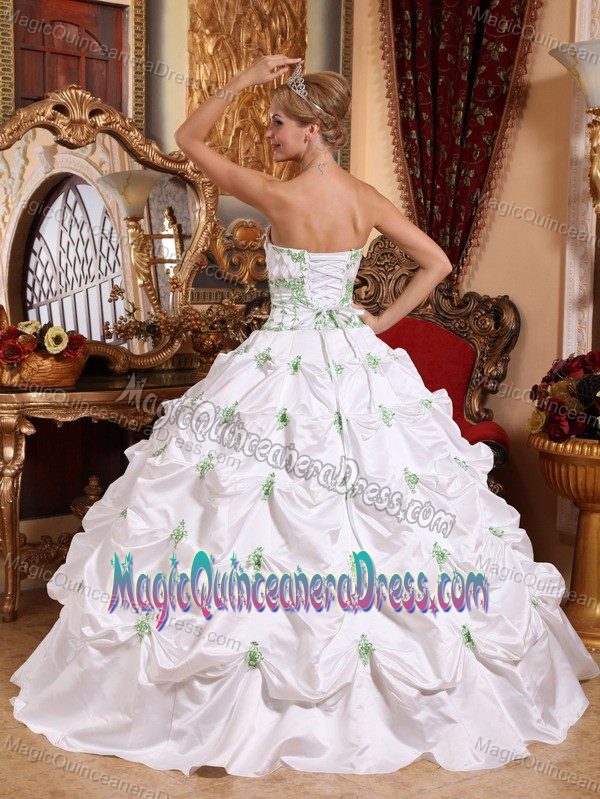 White Princess Strapless Quinceanera Dresses with Appliques and Pick-ups