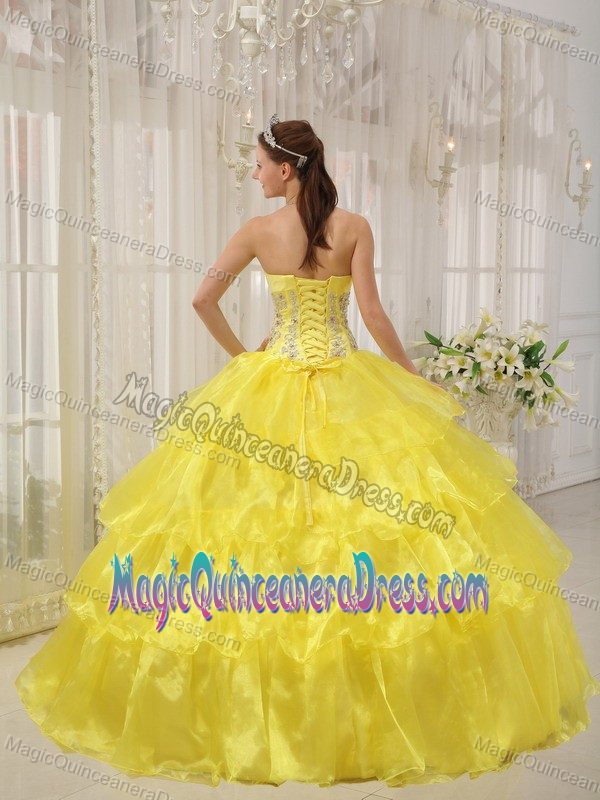 Lovely Strapless Yellow Quinceanera Gowns in Floor-length with Beading