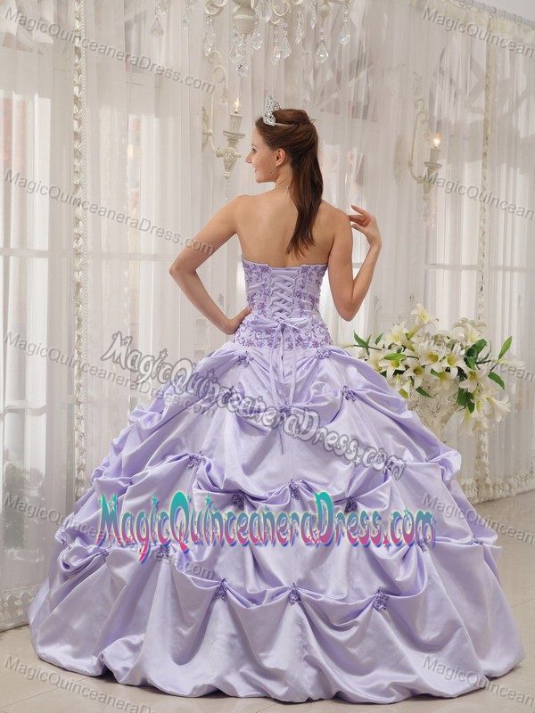 Appliqued Strapless Floor-length Sweet 16 Dresses in Lilac with Pick-ups