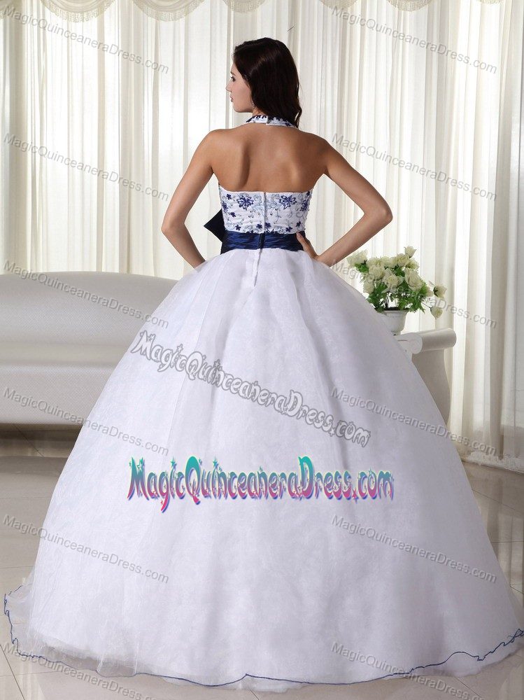 Top Zipper-up Halter White Dress for Quinceanera with Bow and Appliques