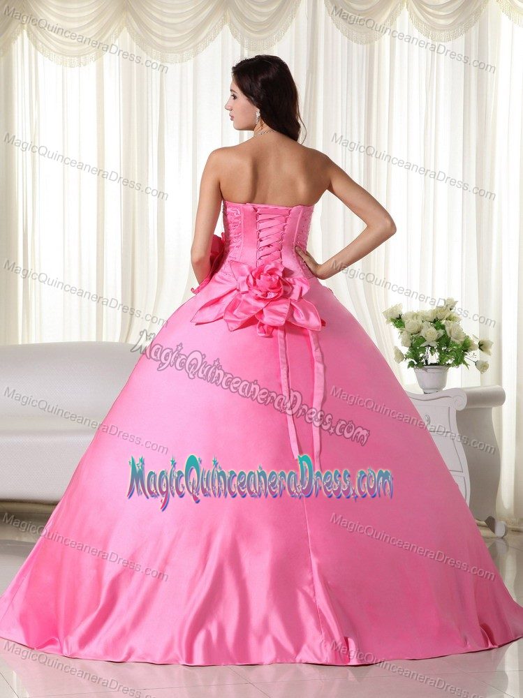 High-class Pink Beaded Quinces Dresses with Handmade Flower on Sale