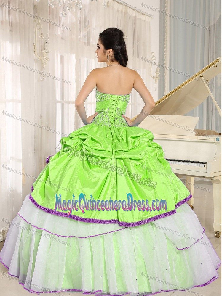 Sweetheart Beaded Spring Green and White Quince Dresses with Pick-ups