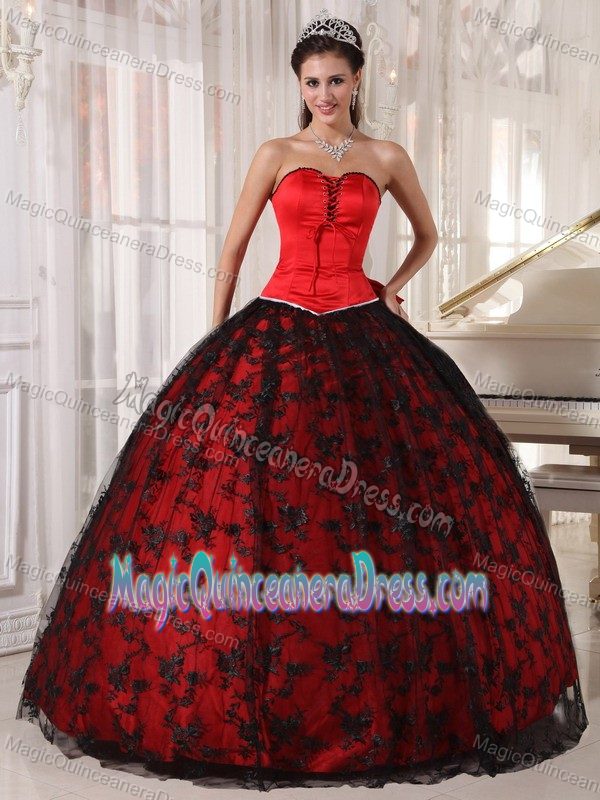 2013 High-class Red and Black Quinces Dresses with Big Bow on Back