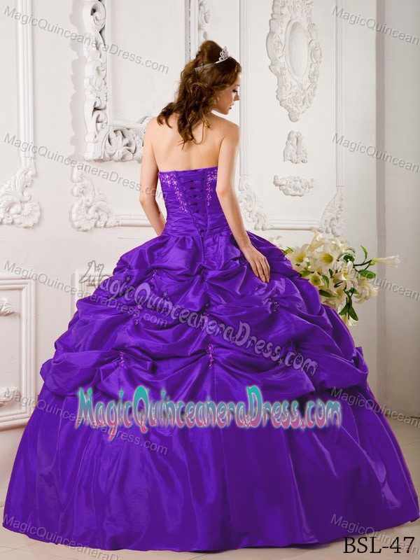 Top Purple Dress for Quince with Appliques Pick-ups in Rosario Argentina