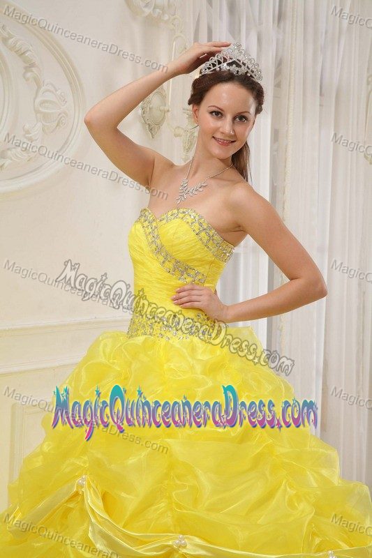 Impressive Sweetheart Ball Gown Beaded Yellow Quince Dresses with Pick-ups