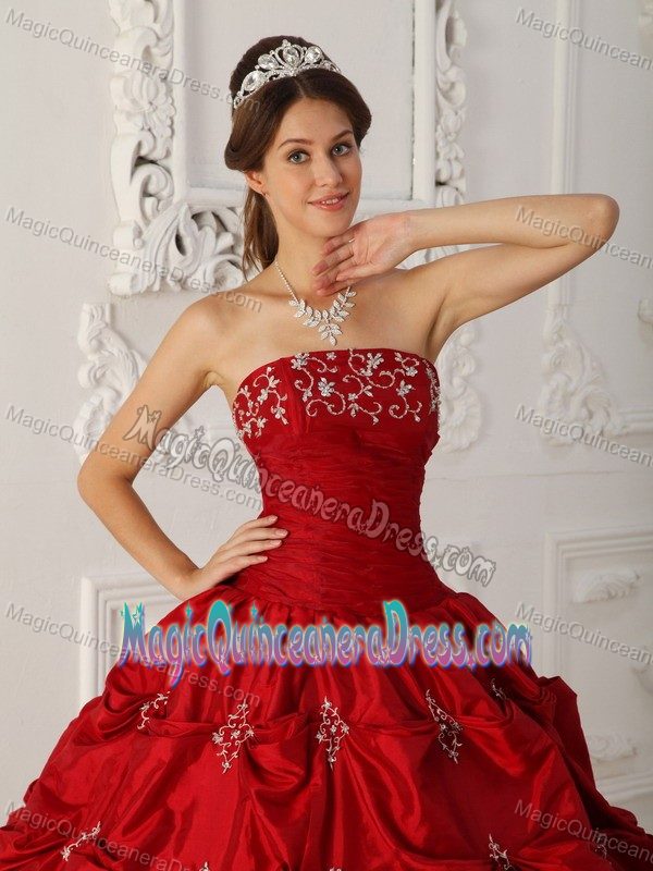 Wine Red Ball Gown Strapless Quinceanera Dress with Appliques and Beading