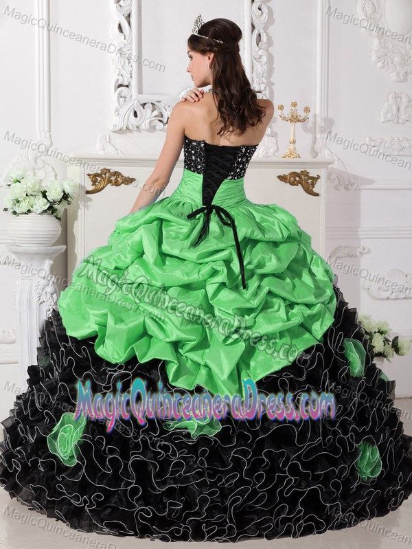 Green and Black Sweetheart Long Quince Dresses with Flowers and Ruffles