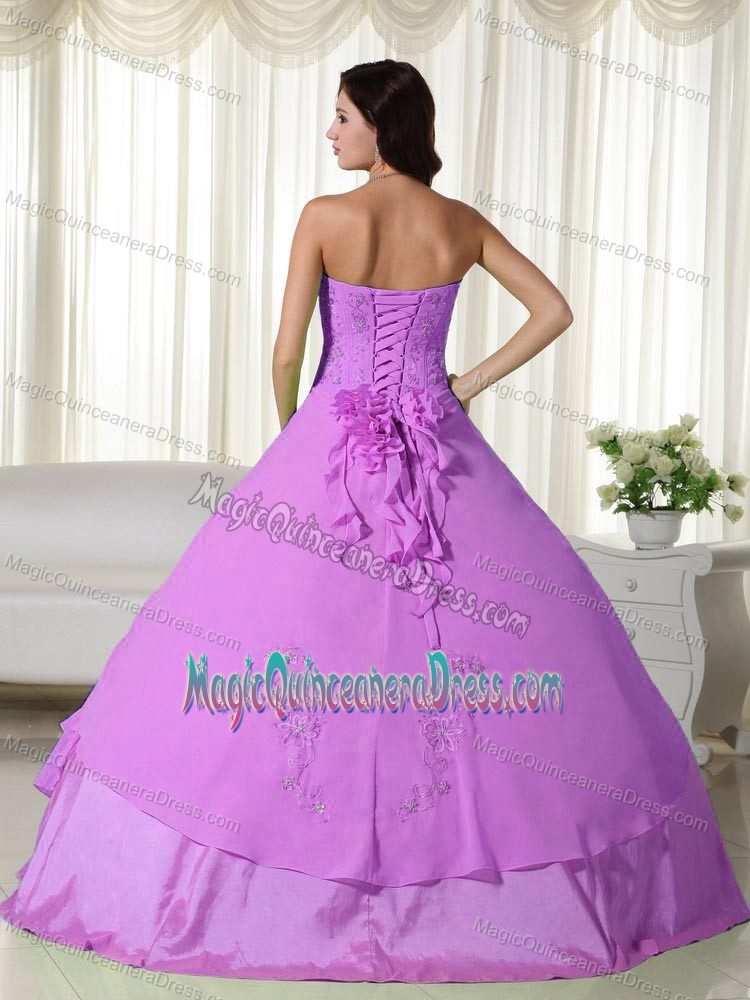 Lace-up Lavender Long Quinceanera Dresses with Flowers and Ruffled layers
