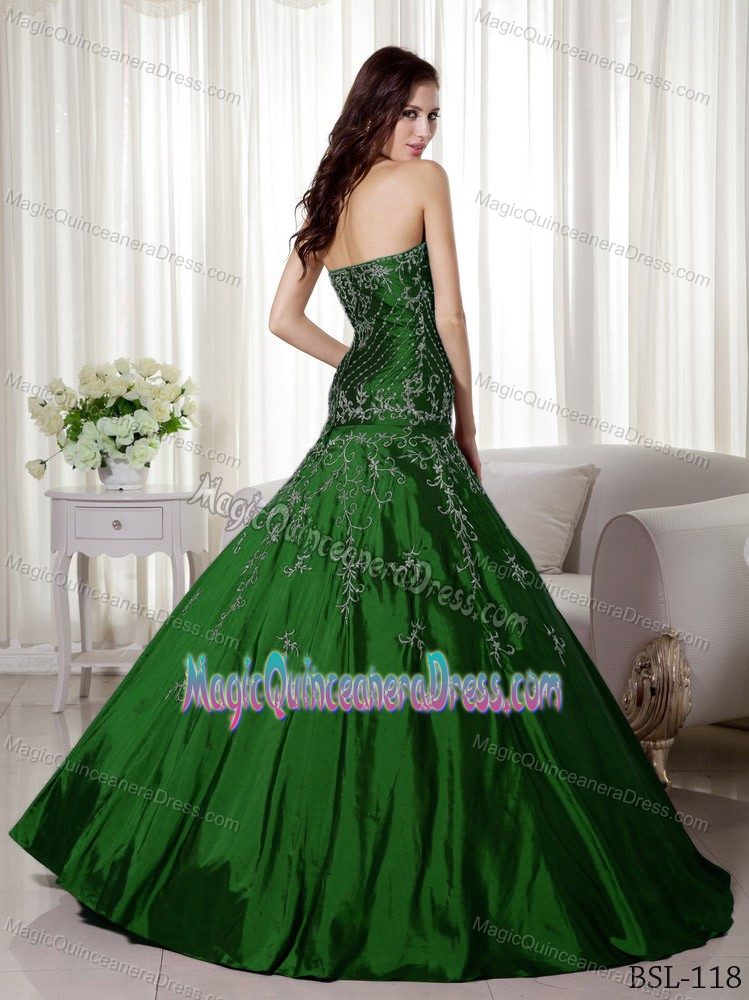 Dark Green Sweetheart Long Quinceanera Gowns with Embroidery in Flint