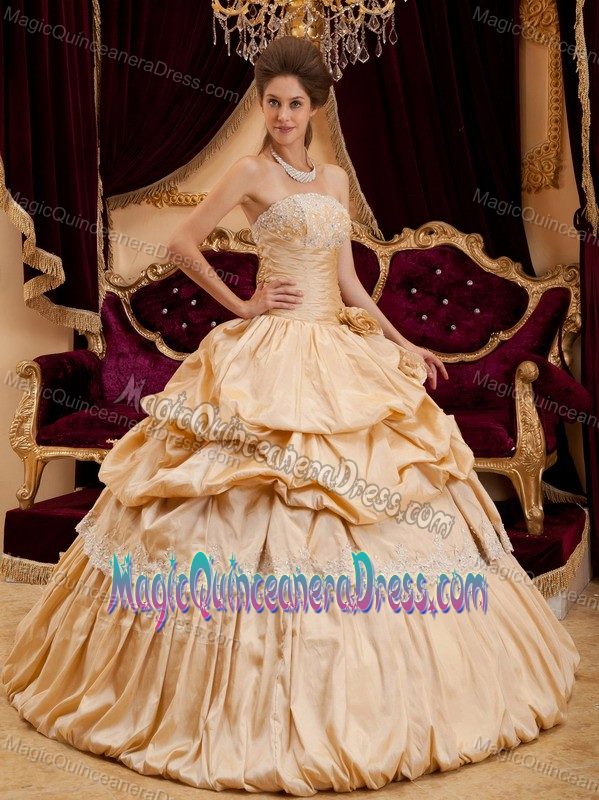 Flowers and Ruching Dress For Quinceanera with Lace Hemline in Keyser