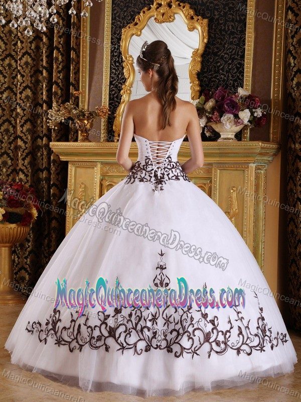 White Strapless Sweet 15 Dresses with Brown Appliques near Beckley