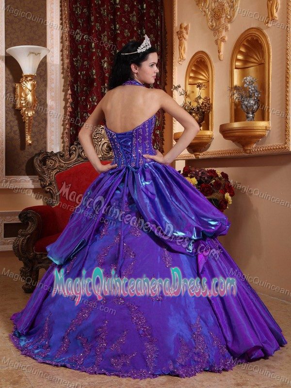 Purple Halter Floor-length Taffeta Quinceanera Dress with Appliques in Gravilias