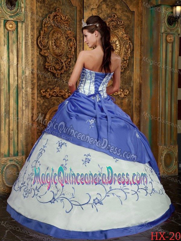 Embroidery Blue and White Sweet Sixteen Quinceanera Dresses in Shoreline