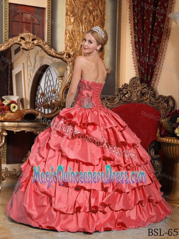 Ruffled Layers Puffy Quince Dresses with Floral Appliques in Veradale