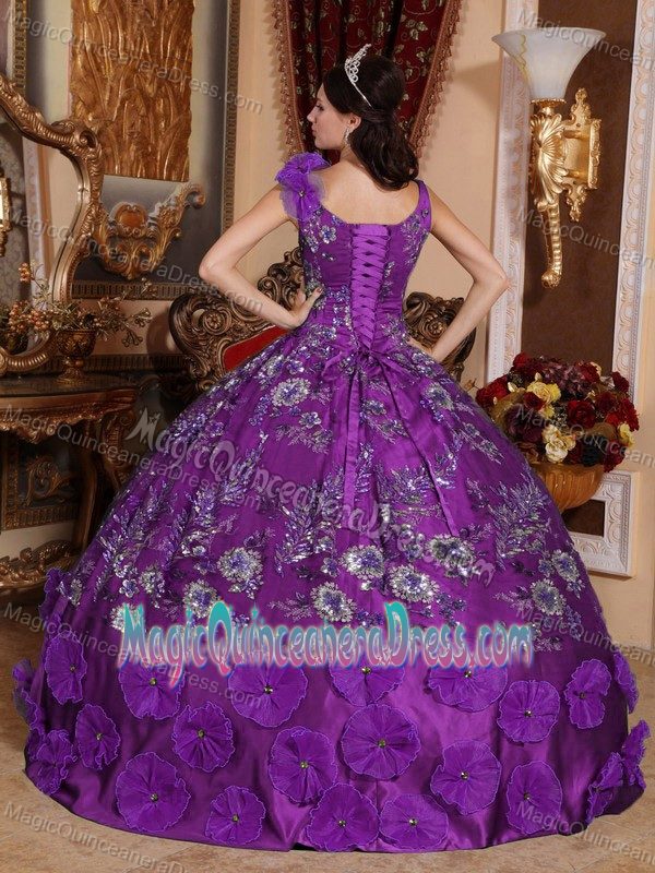 Purple V-neck Satin Quinceanera Dress with Beading and Appliques