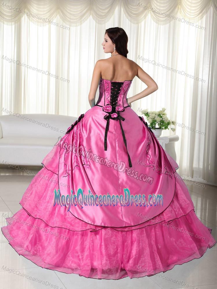 Hot Pink Strapless Floor-length Organza Beaded Quinceanera Dress in Turbaco