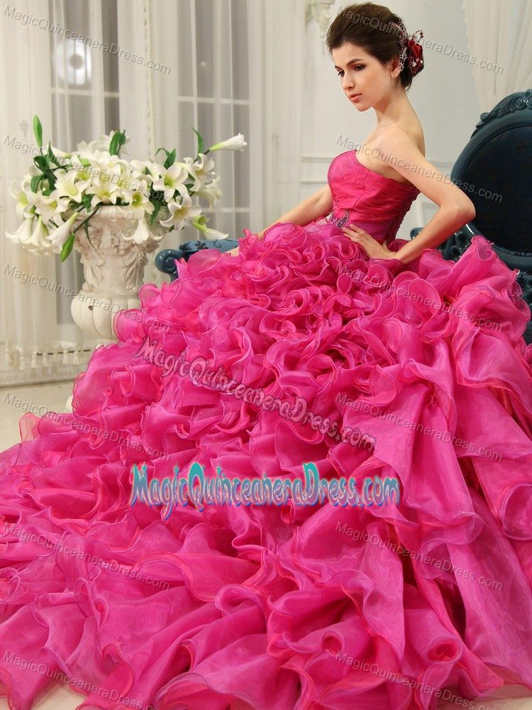Sweetheart Ruffled Hot Pink Quince Dresses with Court Train in Soledad