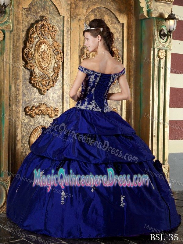 Off the Shoulder Floor-length Taffeta Appliqued Quinceanera Dress in Royal Blue