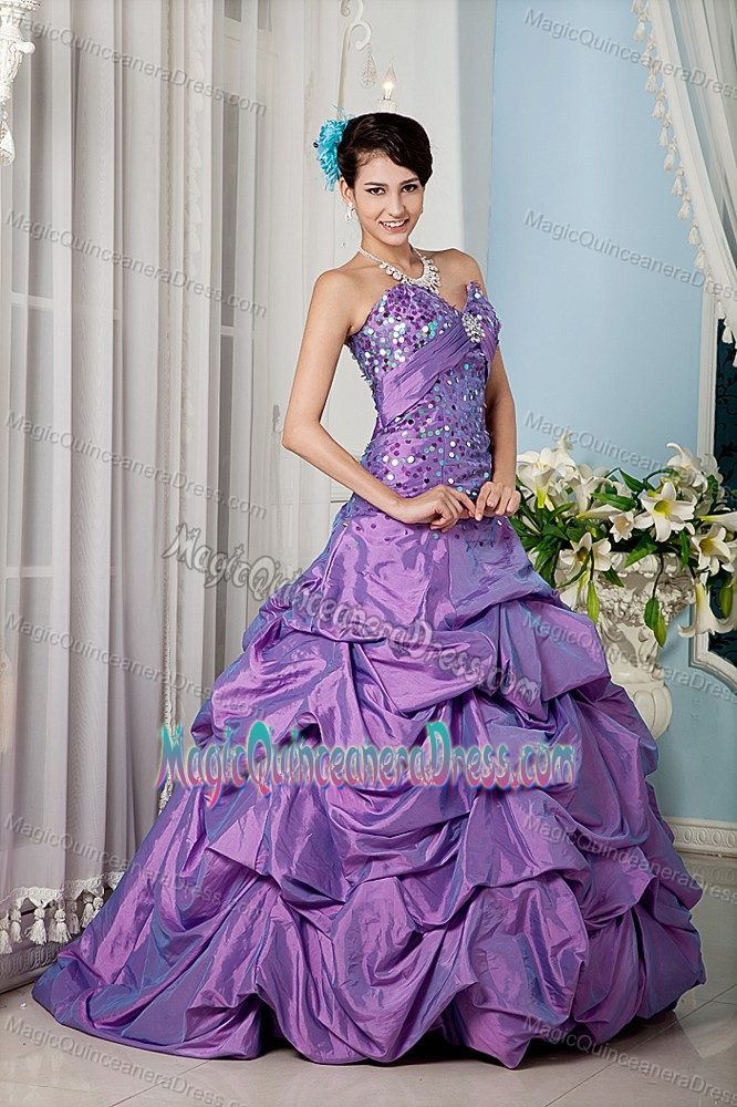 Pretty Lavender Beaded Sweetheart Long Quinceanera Gown with Pick-ups