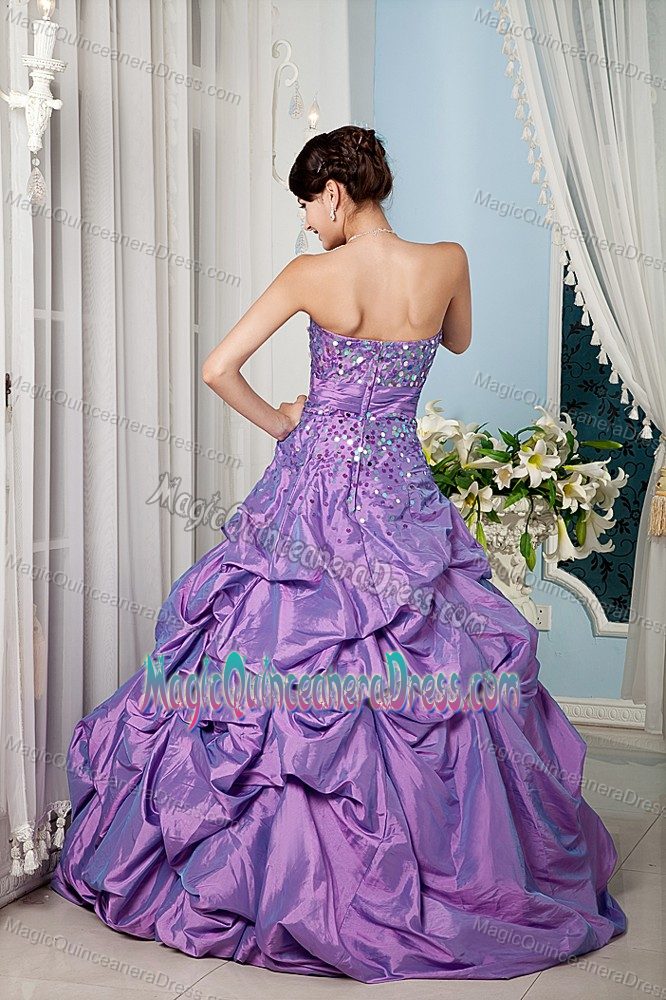 Pretty Lavender Beaded Sweetheart Long Quinceanera Gown with Pick-ups