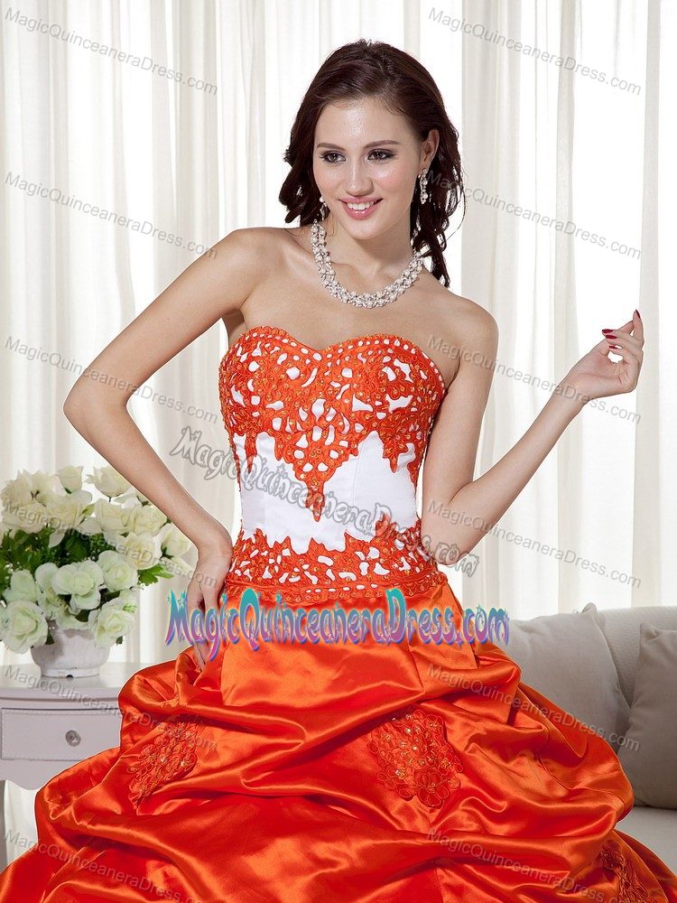 Zipper-up Orange Red Long Quinces Dresses with Appliques and Pick-ups