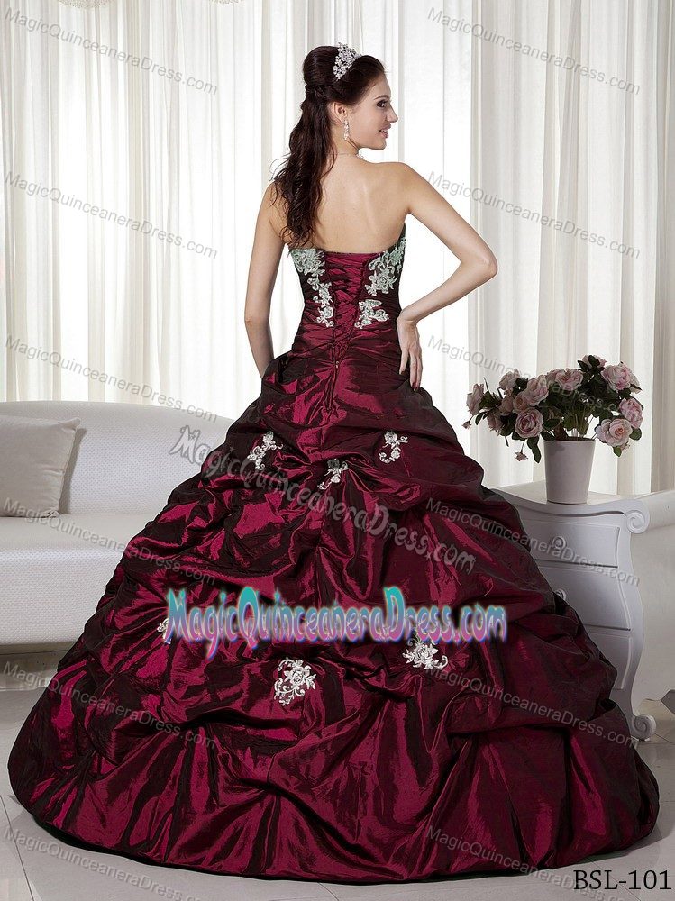 Modest Burgundy Strapless Full-length Dress For Quinceanera with Appliques