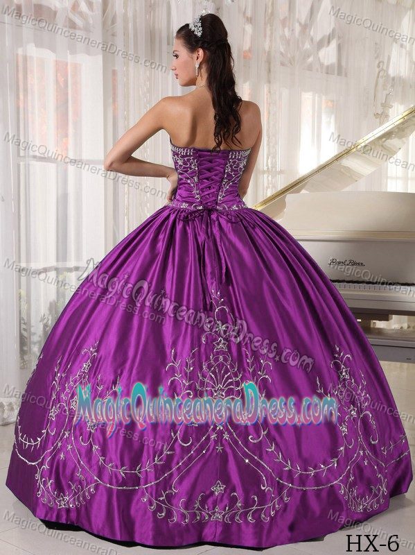 Elegant Purple Strapless Full-length Dress For Quinceanera with Embroidery