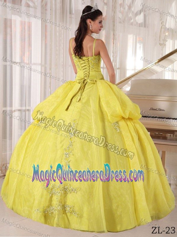Yellow Floor-length Quinceanera Gowns with Spaghetti Straps and Appliques