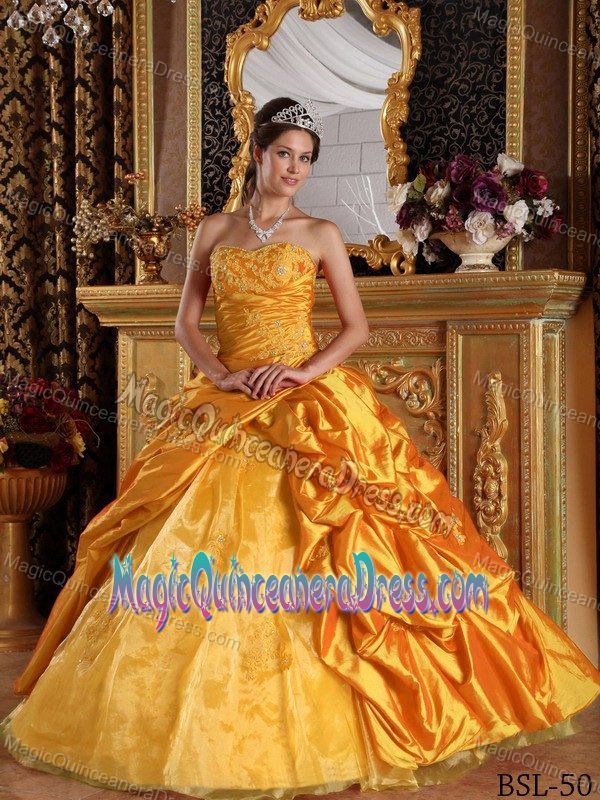 Special Sweetheart Floor-length Quince Dresses with Pick-ups and Beading