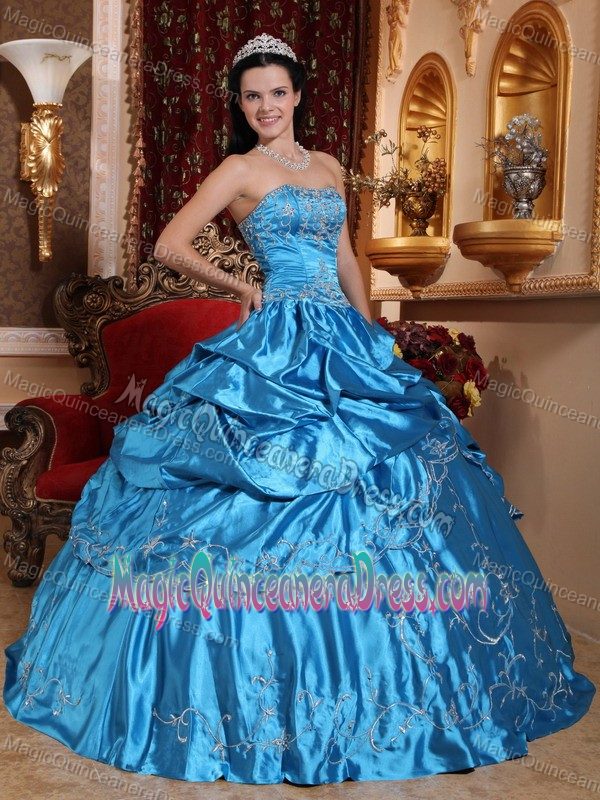 Blue Ball Gown Strapless Taffeta Embroidery Quinceanera Dress with Beading