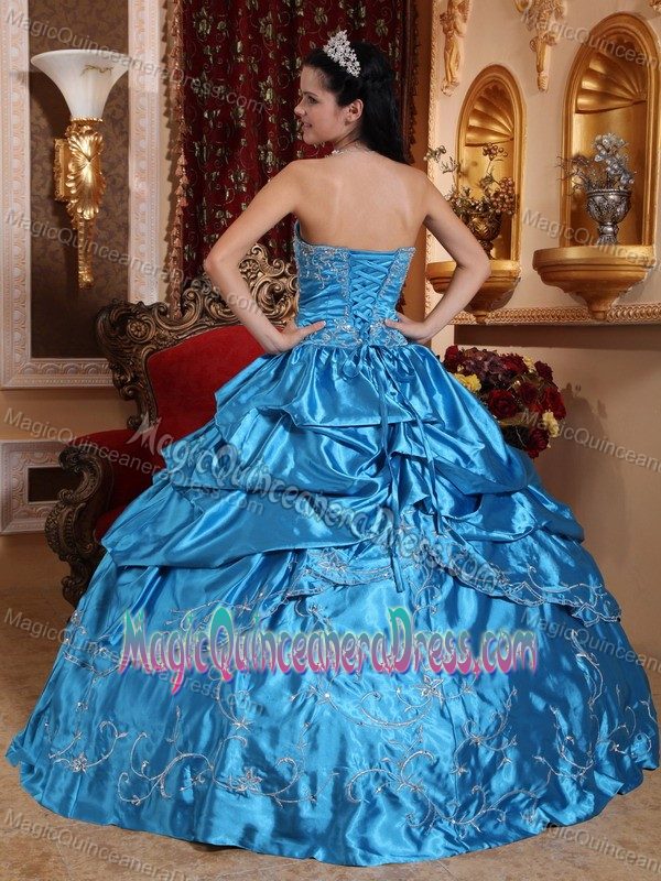 Blue Ball Gown Strapless Taffeta Embroidery Quinceanera Dress with Beading