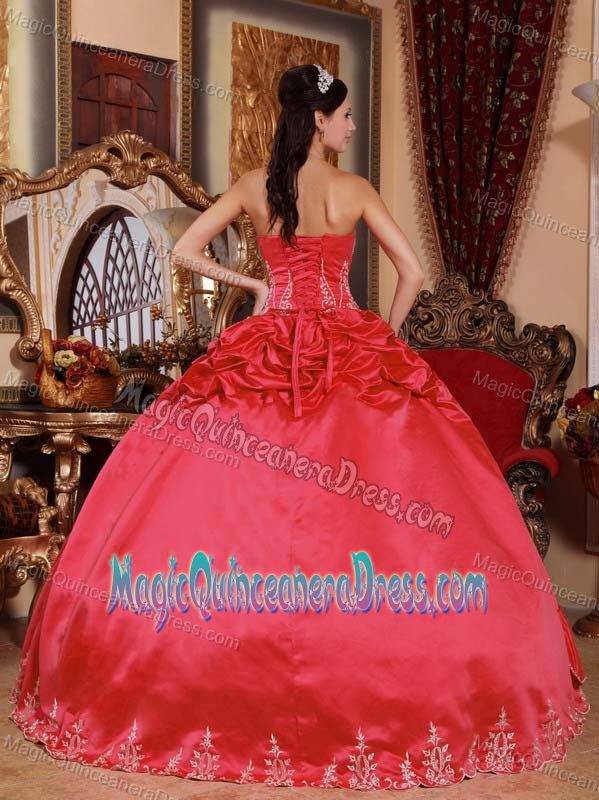 Simple Red Ball Gown Strapless Embroidery Quinceanera Dress in Red Bank