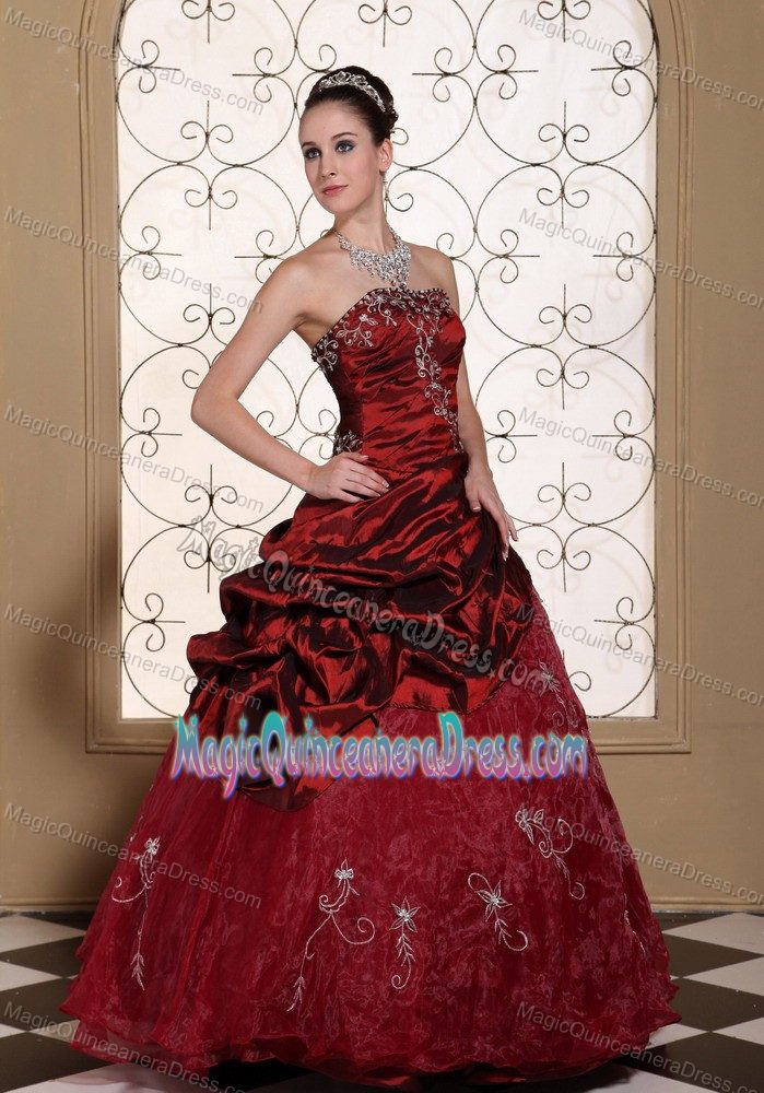 Strapless A-line Wine Red Quinceanera Dress with Appliques in Greenwich