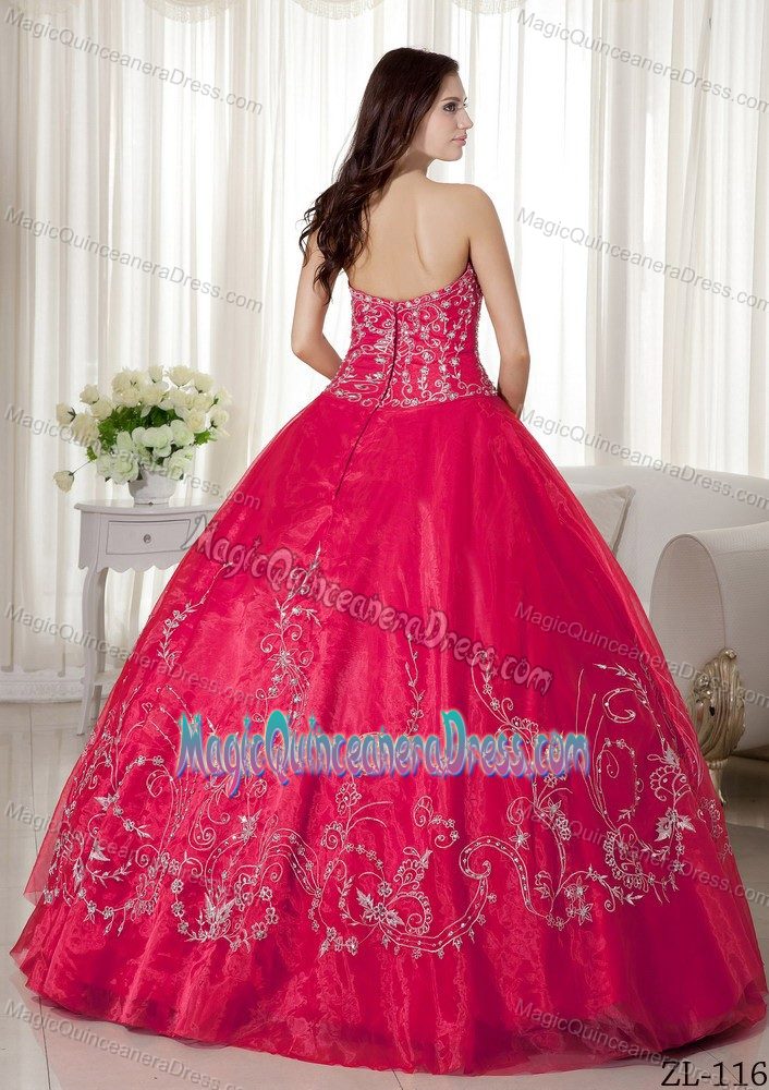 Red Sweetheart Floor-length Quinceanera Gowns with Appliques in Sandy