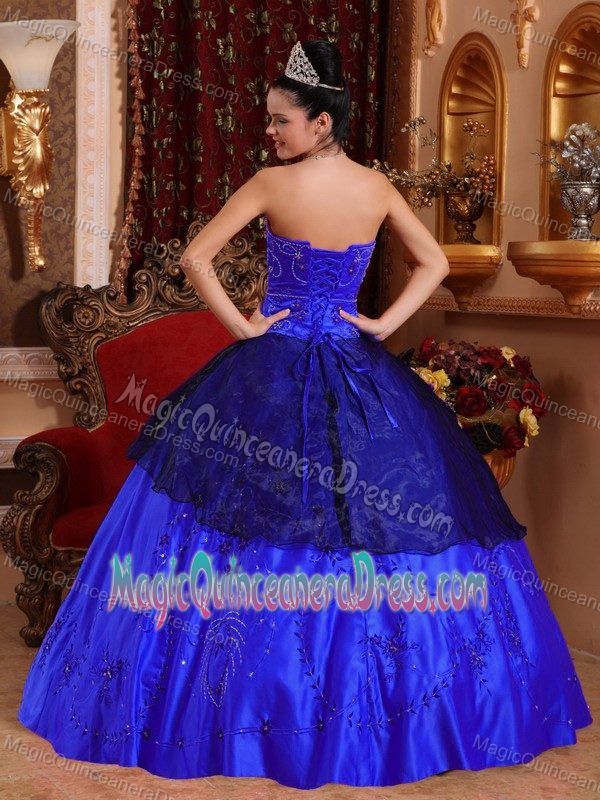 Royal Blue Sweetheart Beaded Sweet 16 Dresses with Embroidered in Albany