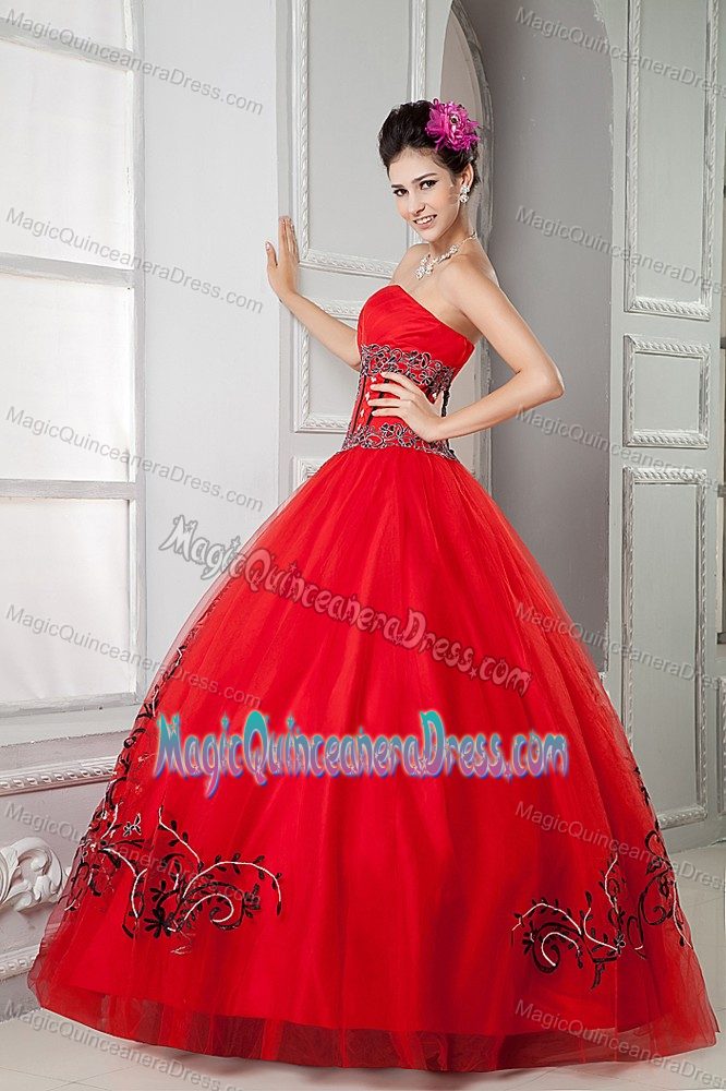Sweetheart Red Floor-length Quinceaneras Dress with Embroidery in Lisle