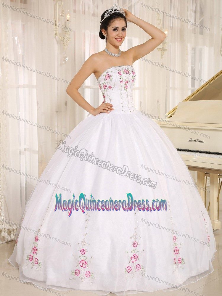 Elegant White Strapless Floor-length Sweet Sixteen Dresses with Embroidery