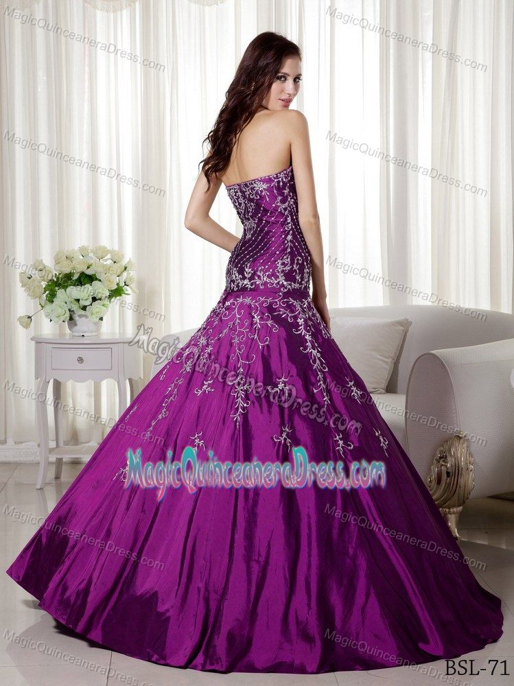 Sweetheart Fuchsia Floor-length Quince Dress with Embroidery in Frederick