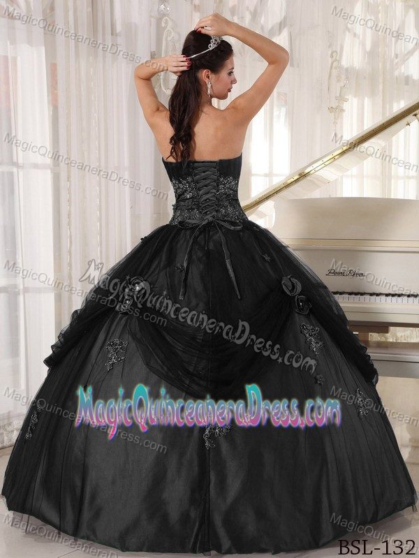 Sexy Strapless Black Floor-length Quince Dresses with Appliques in Colora