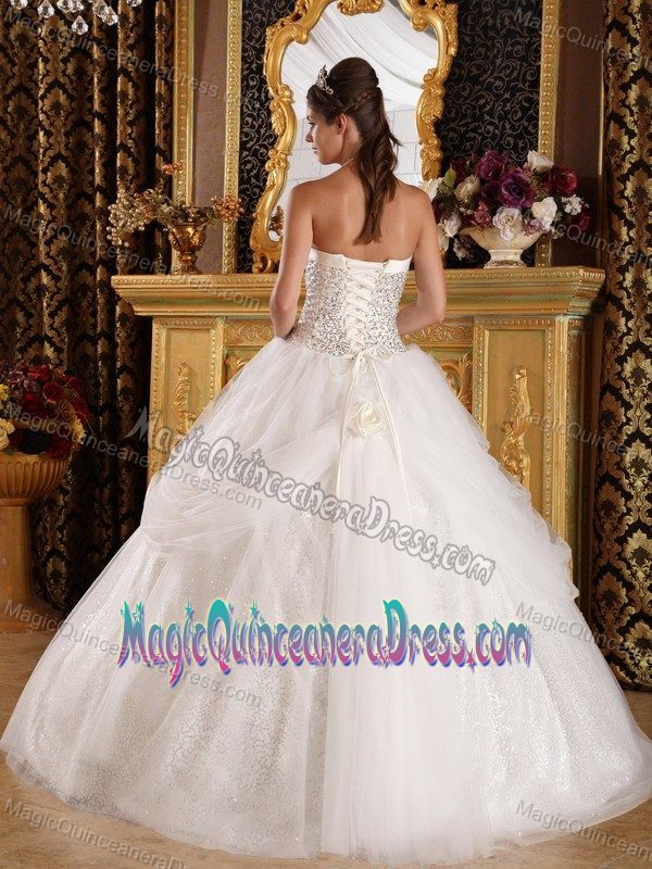 Popular White Sweetheart Floor-length Quinceanera Dresses with Beading