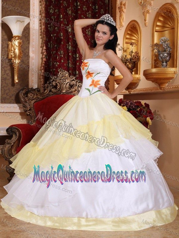 Simple Strapless Sweet 15 Dress in Yellow and White with Embroidery