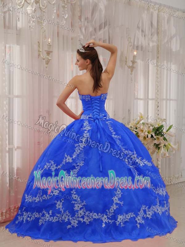 Elegant Blue Sweetheart Floor-length Dress for Quince with Appliques