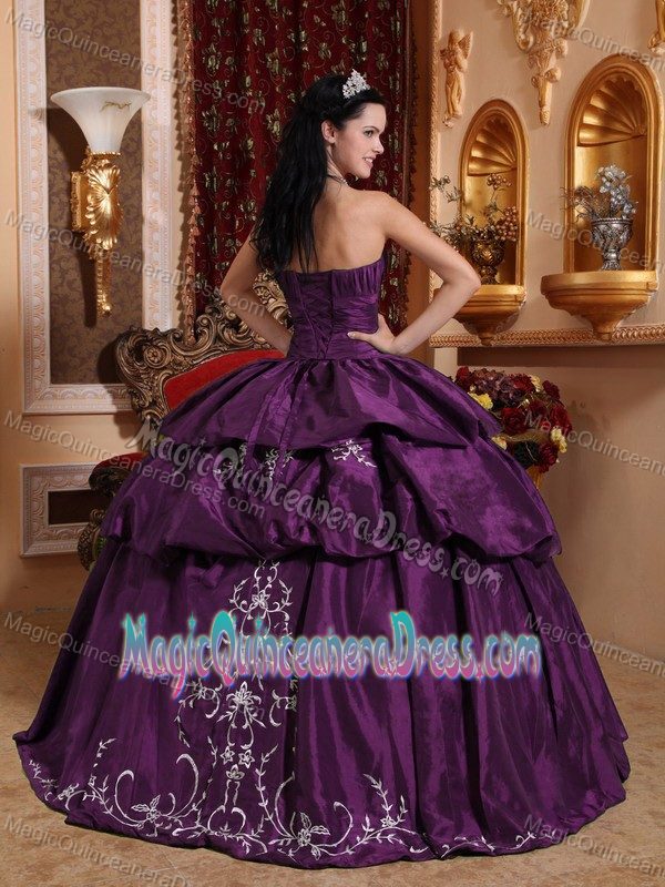 Sweetheart Floor-length Dark Purple Sweet 16 Dresses with Embroidery