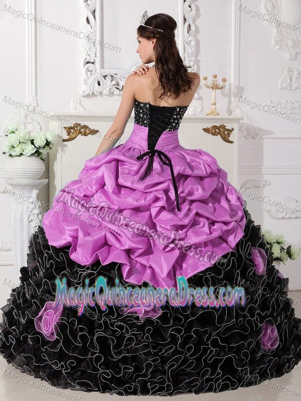 Exquisite Ruffled Pink and Black Quinceanera Gown Dress with Flowers