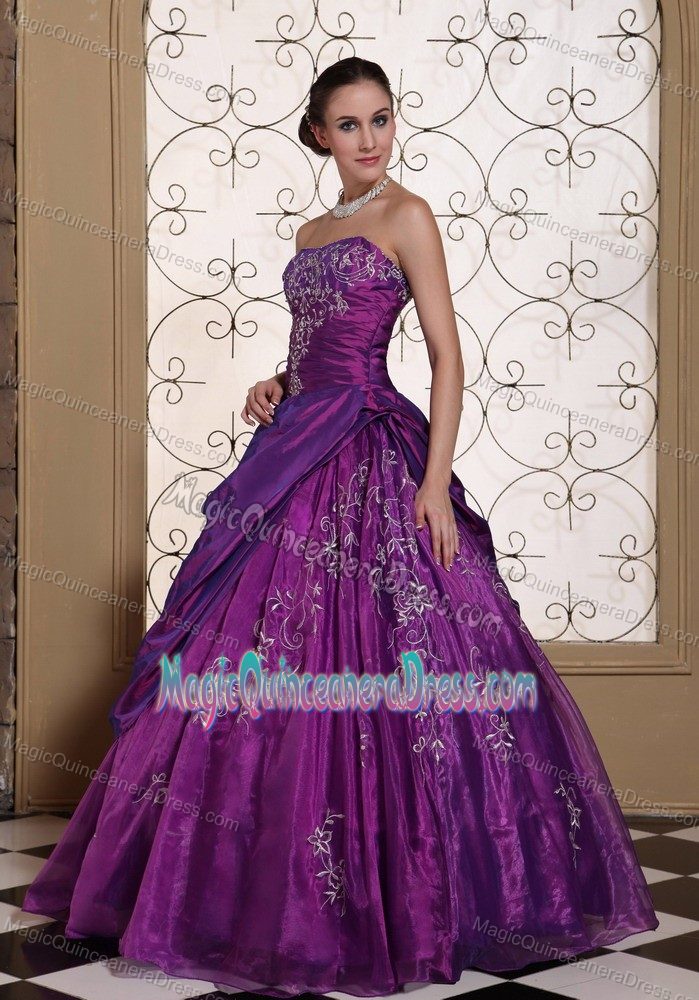 Purple Strapless Floor-length Quinceanera Dresses with Beading in Evergreen